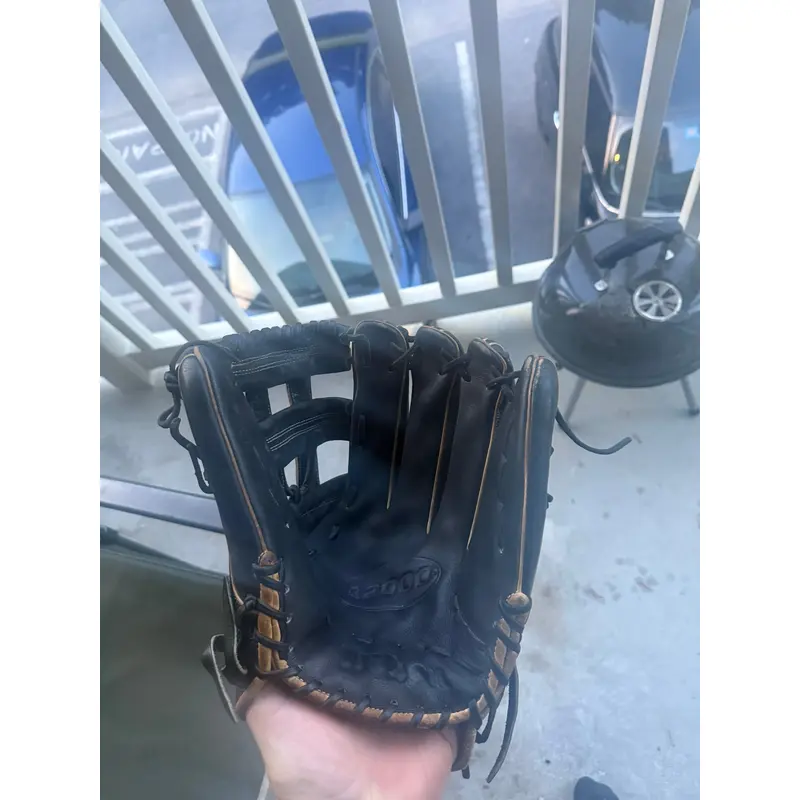 Wilson RH Outfield A2000 Baseball Glove 12.75" (Used)