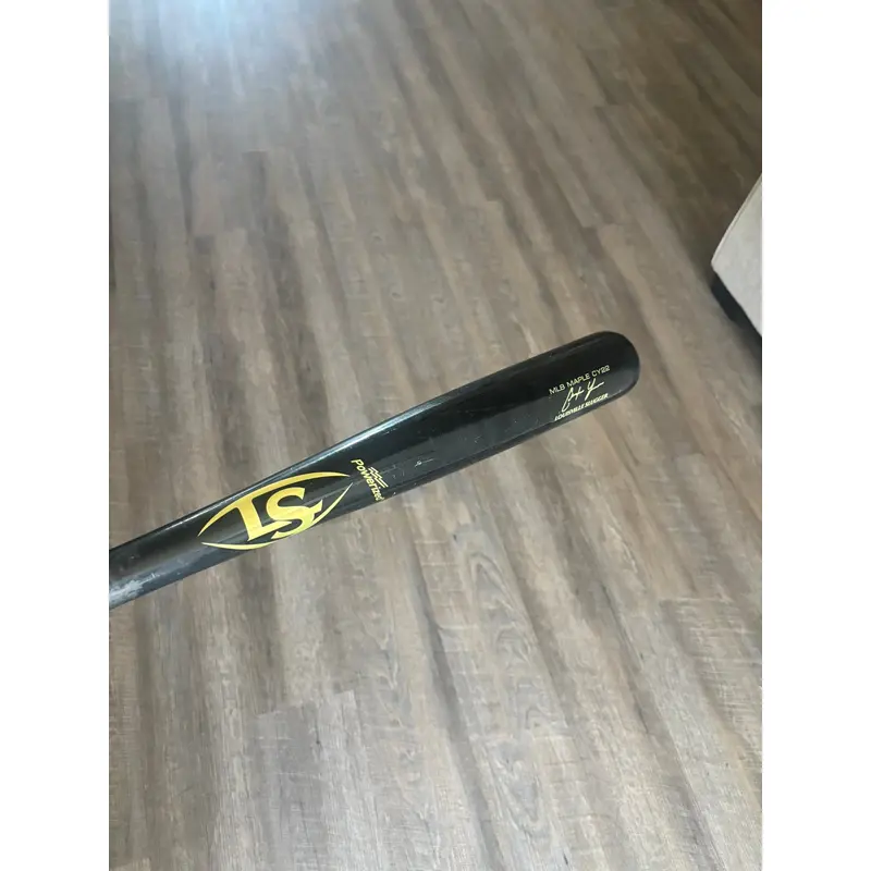 Louisville Slugger CY22 Bat (-3)  30 oz 33" (Used)