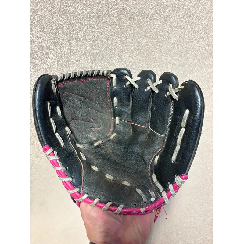 Right Hand Throw Louisville Slugger Baseball Glove 11.5" (Used)