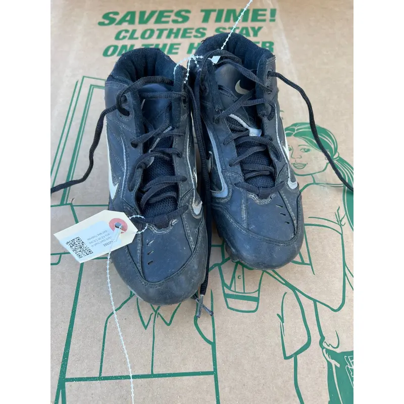 Black Used Youth Men's 4.0 (W 5.0) Molded Nike Footwear
