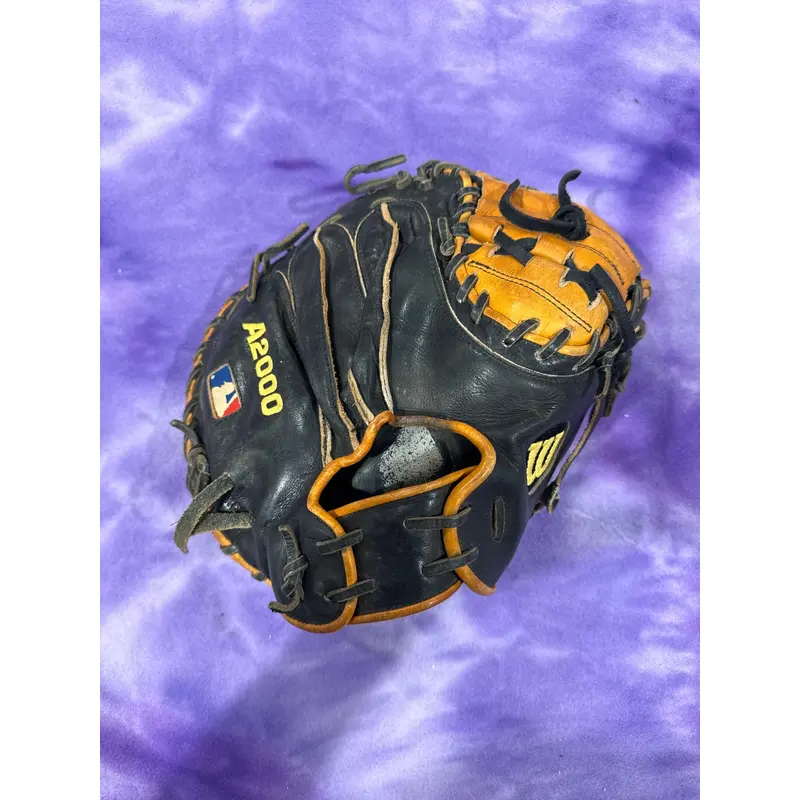 Brown Wilson A2000 RH Catcher's Baseball Glove 32.5" (Used)