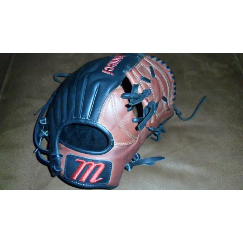 Marucci Pitcher's RH Capitol Series Baseball Glove 11.25" (Used)