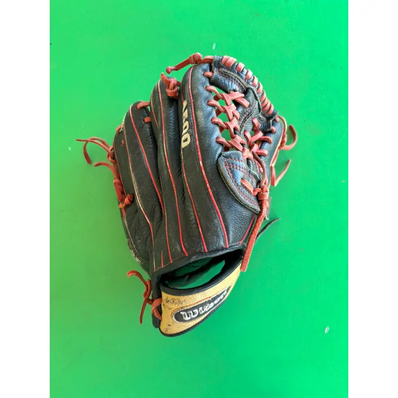 Black Wilson A500 RH Outfield Baseball Glove 12"