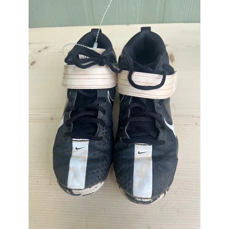 Used Black Youth Nike Trout Fastflex Size 4Y Cleats. B R5 S5 L1