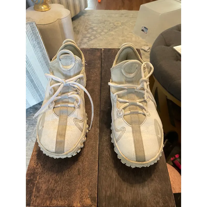White Nike 5Y Youth Turf Shoes (Used)