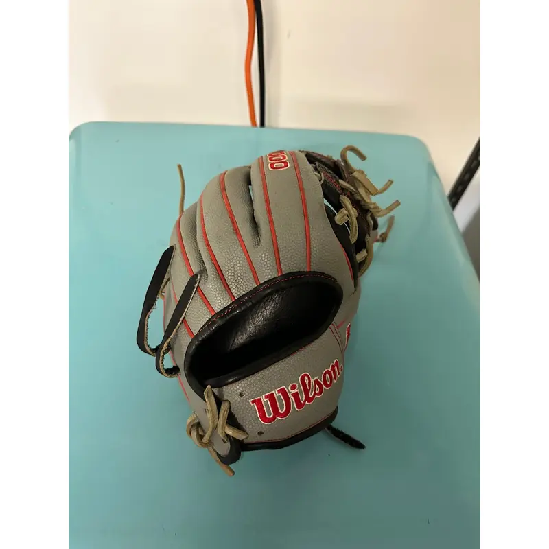Wilson RH Infield A2000 1975 Baseball Glove 11.75" (Used)