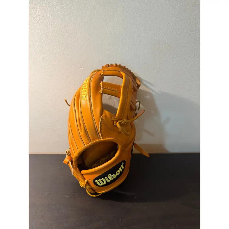 Infield Right Hand Throw Wilson A2000 EL3 Baseball Glove 11.75"