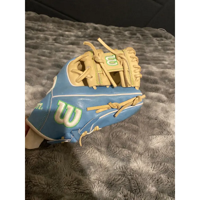 2025 Wilson Infield RH A2000 Baseball Glove 11" (Used)