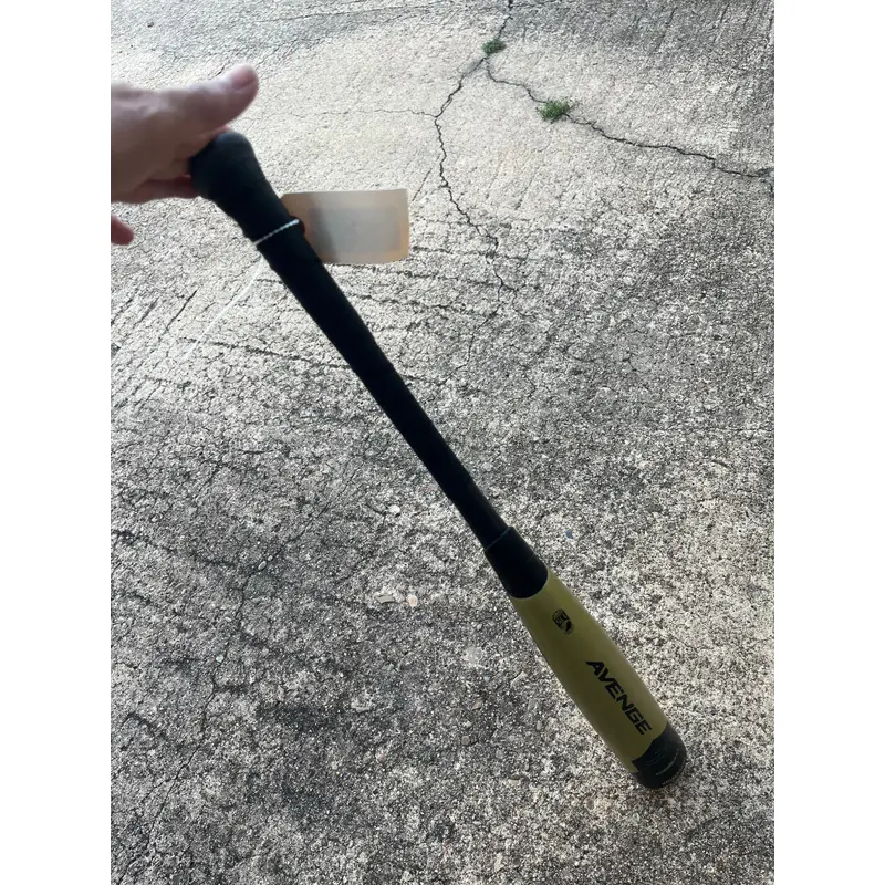 Used Kid Pitch (9YO-13YO) AXE Avenge Bat USSSA Certified (-8) Composite 22 oz 30"
