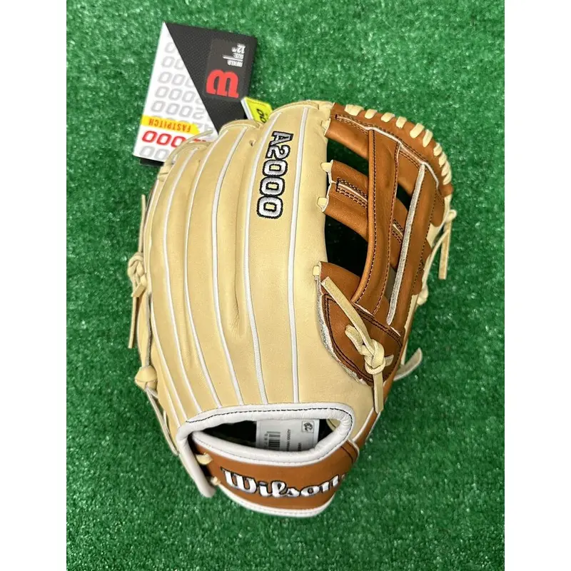 Wilson A2000 FP1712 12" Fastpitch Softball Infield Glove - WBW10272412