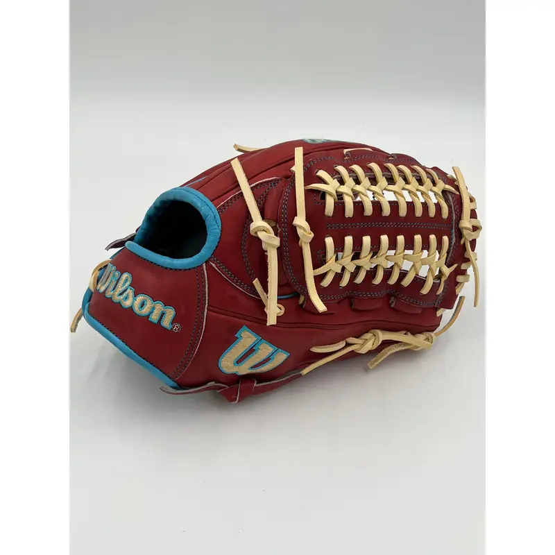 Wilson a2000 D33 11.75 pitchers infield baseball glove