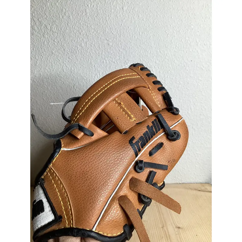 Brown Franklin Fieldmaster Right Hand Throw Baseball Glove 9.5" (Used)