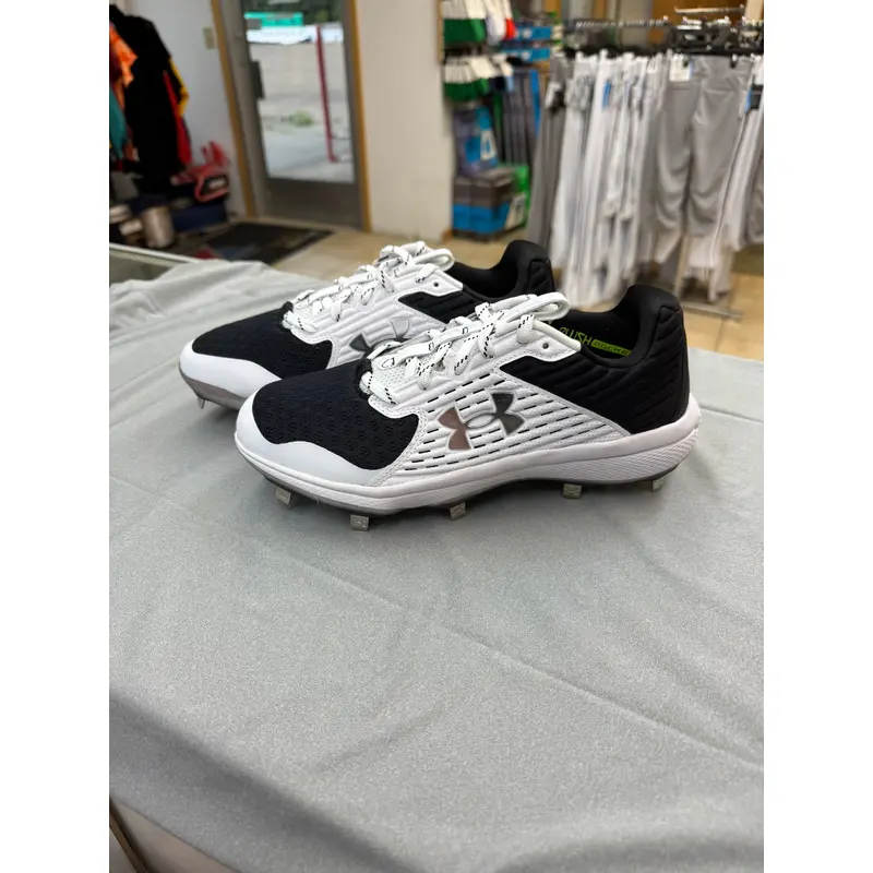 Under Armour Metal Baseball Cleats - Size 6.5