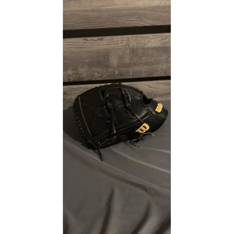 Wilson LH Pitcher's A2000 Baseball Glove 11.75" (New)