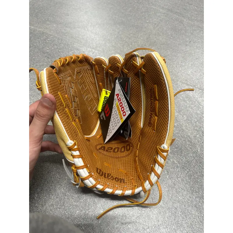 2024 Wilson Right Hand Throw Pitcher's A2000 12.5" (New)