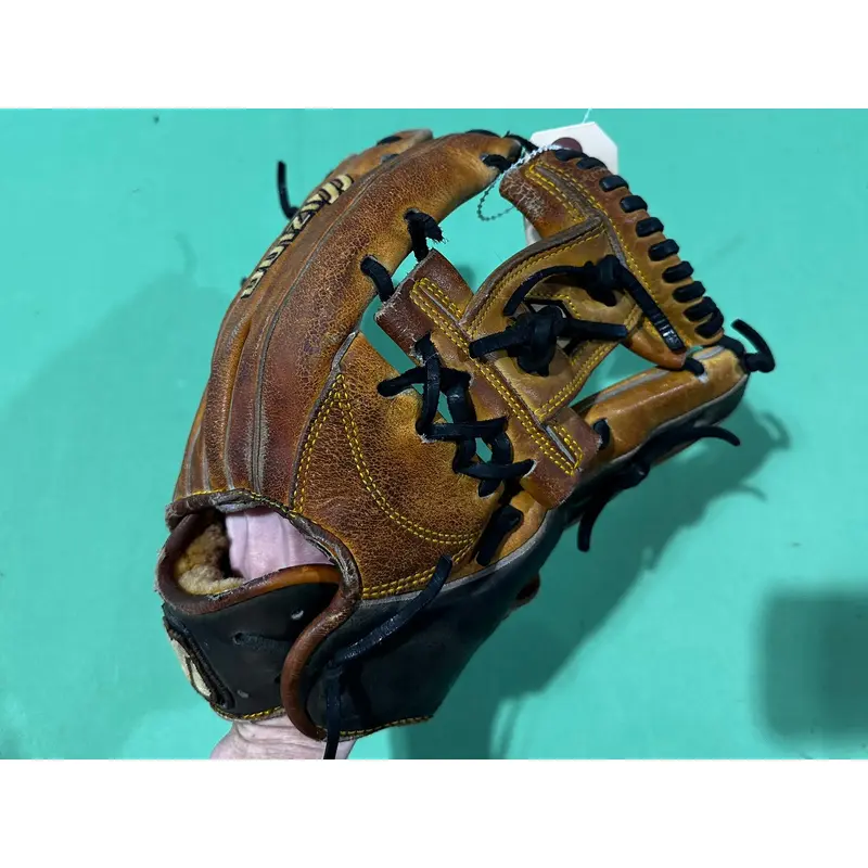 Brown Mizuno Classic Pro RH Infield Baseball Glove 11.75" (Used)