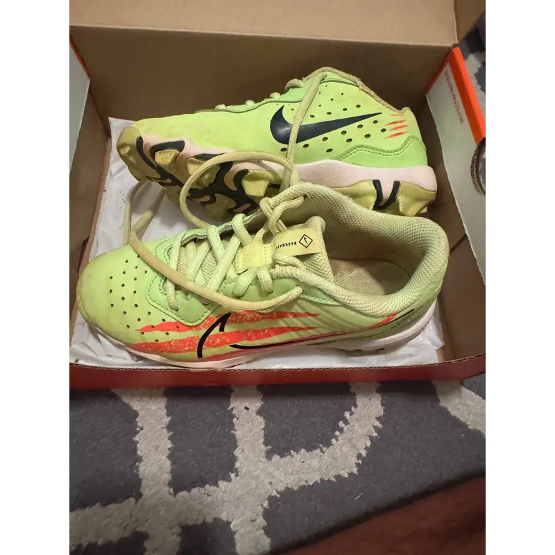 Green Kid's Youth  Nike Low Top Air Diamond Molded Cleats (Used)