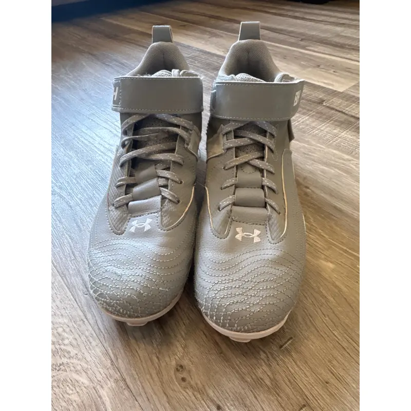 Gray Men's Size M 7.5 (W 8.5)  Under Armour High Top Bryce harper (New)