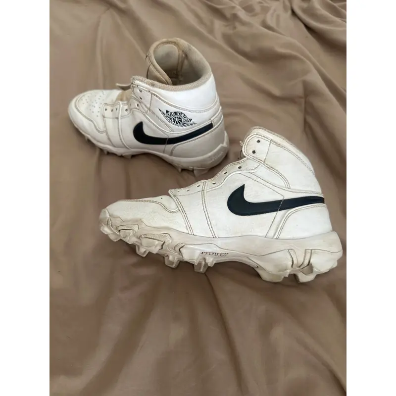 Jordan 1 White W Black Kids Youth Size M 4Air Jordan Molded Cleats Cleats (Used)