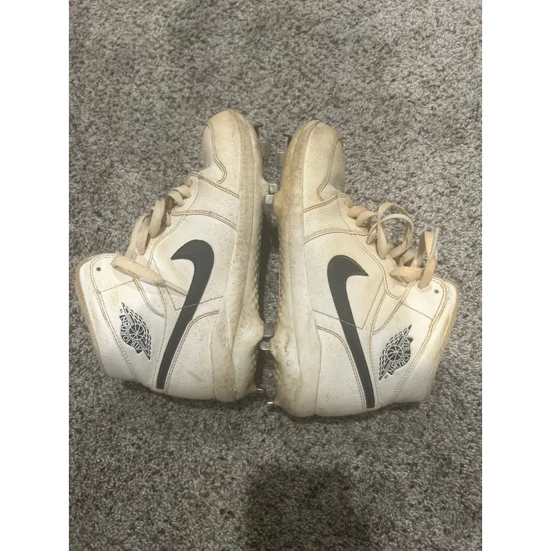White Men's Size M 8.5 (W 9.5)  Air Jordan High Top Metal (Used)