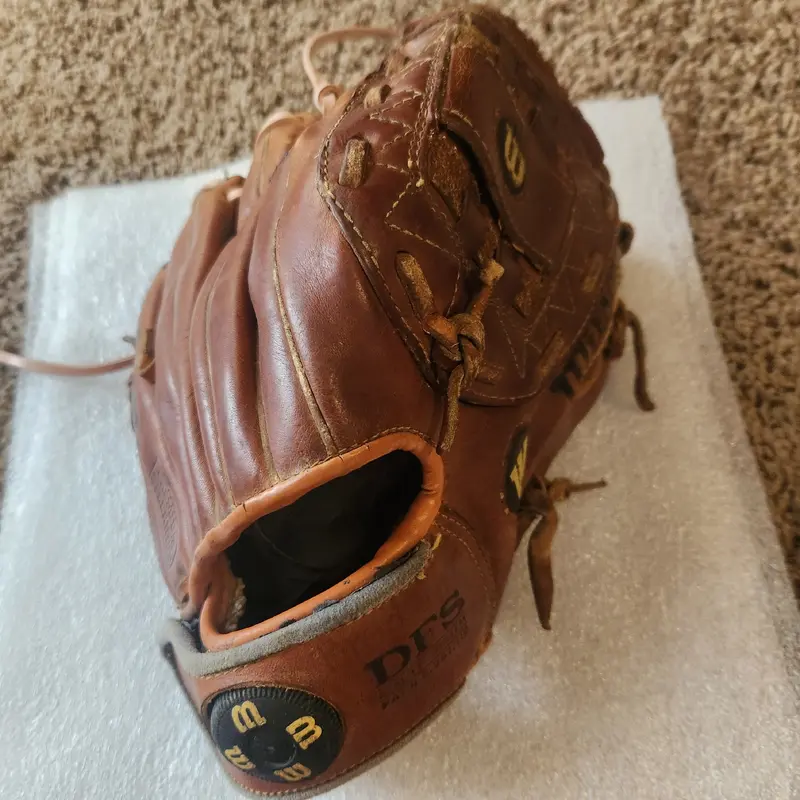 Wilson Right Hand Throw A2364 DFS Series Baseball Glove 11.5" Pro Oiled Leather