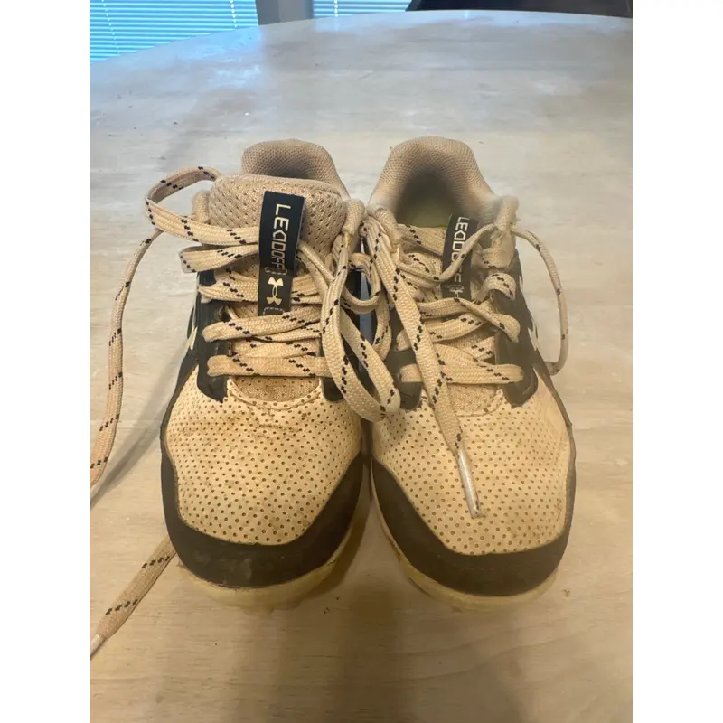 White Kid's Youth Under Armour High Top - Size 10K (Used)