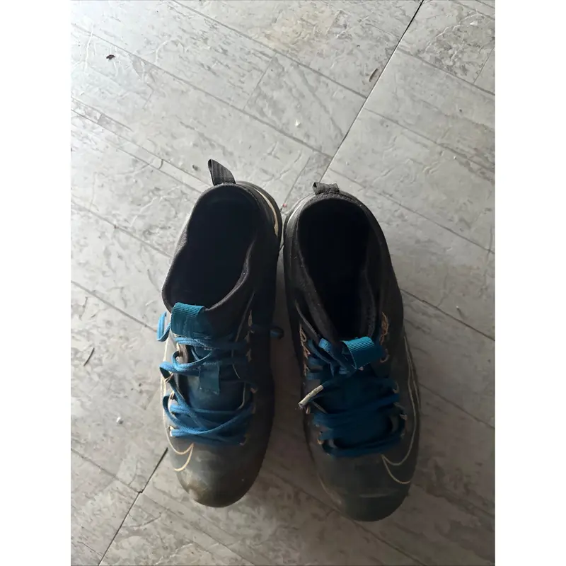 Men's Size M 9.5 (W 10.5) Nike (Used)