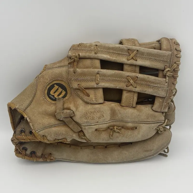 Vintage Wilson A9811 Softball Glove Leather RHT Right Hand Throw - NEEDS REPAIR
