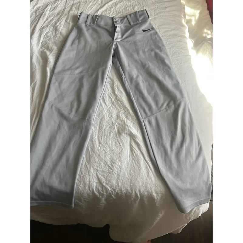 Gray Men's Youth Large Nike (Used)
