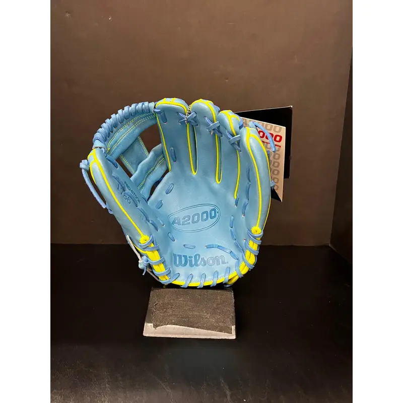 Infield Right Hand Throw Wilson A2000 1786 Baseball Glove 11.5" (New)