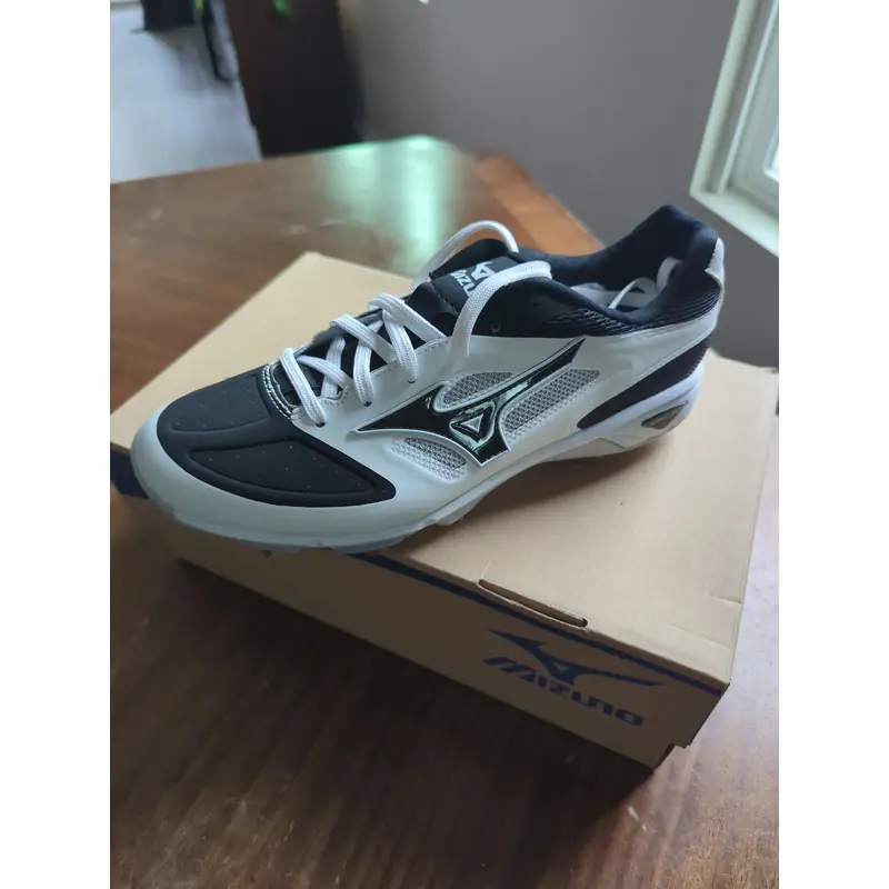 White Men's Size M 10.0 (W 11.0) Adult Mizuno Low Top Metal (New)
