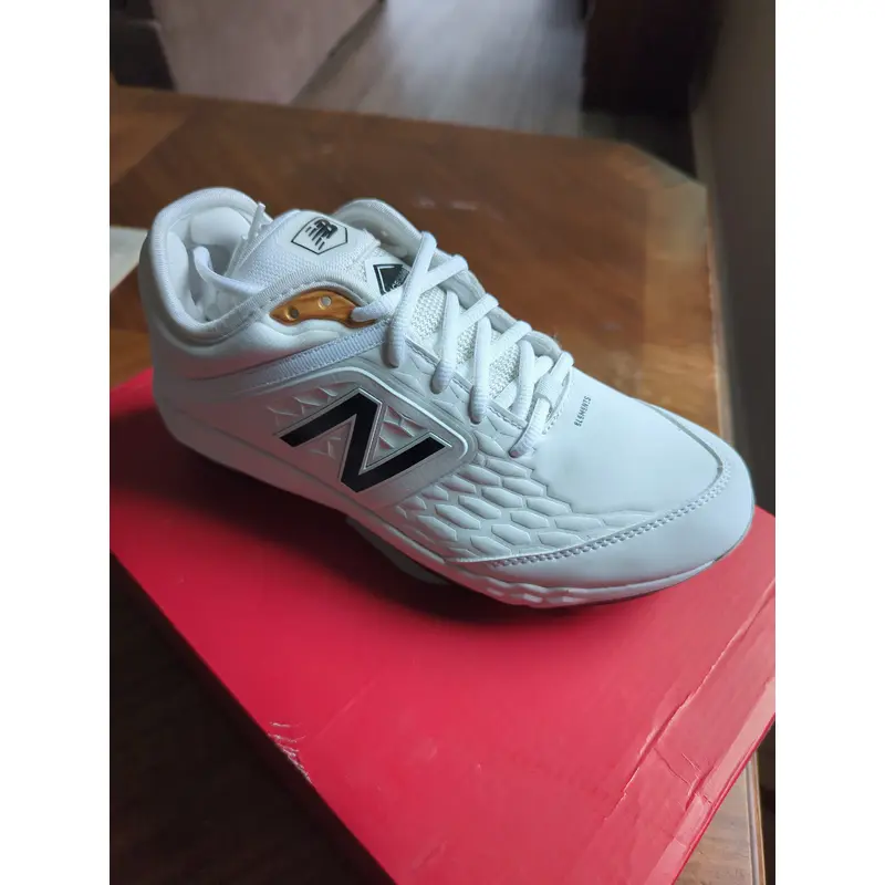 White Men's Size M 7.0 (W 8.0) Adult New Balance Low Top Metal (New)