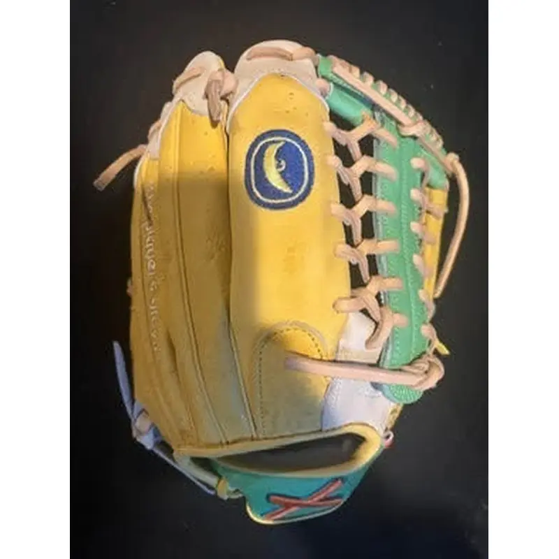 Aria Banana Glove (Limited Edition)