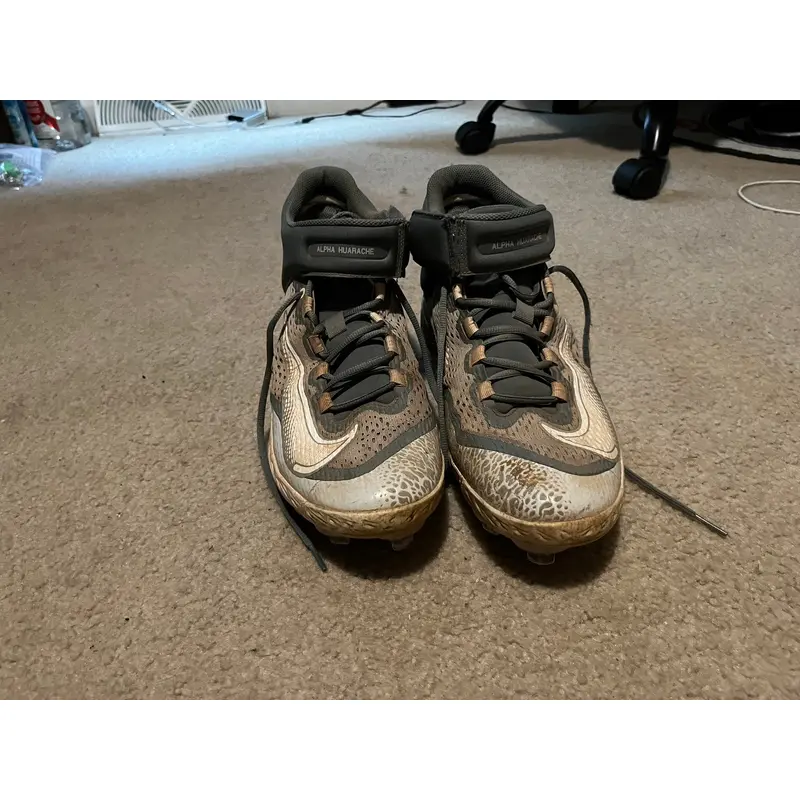 Gray Used Men's High Top Metal Huarache Cleats