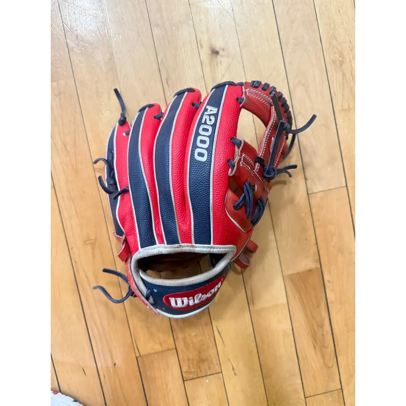Wilson RH Infield A2000 Pro Stock Baseball Glove 11.75" (Used)