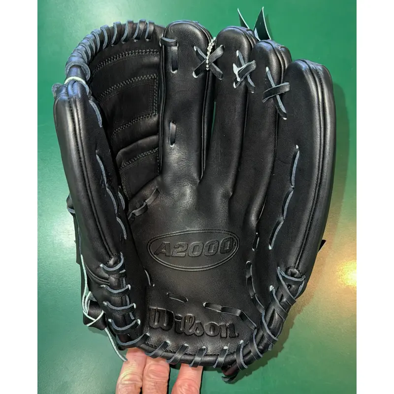 New Wilson Right Hand Throw Pitcher's A2000 Baseball Glove 12"