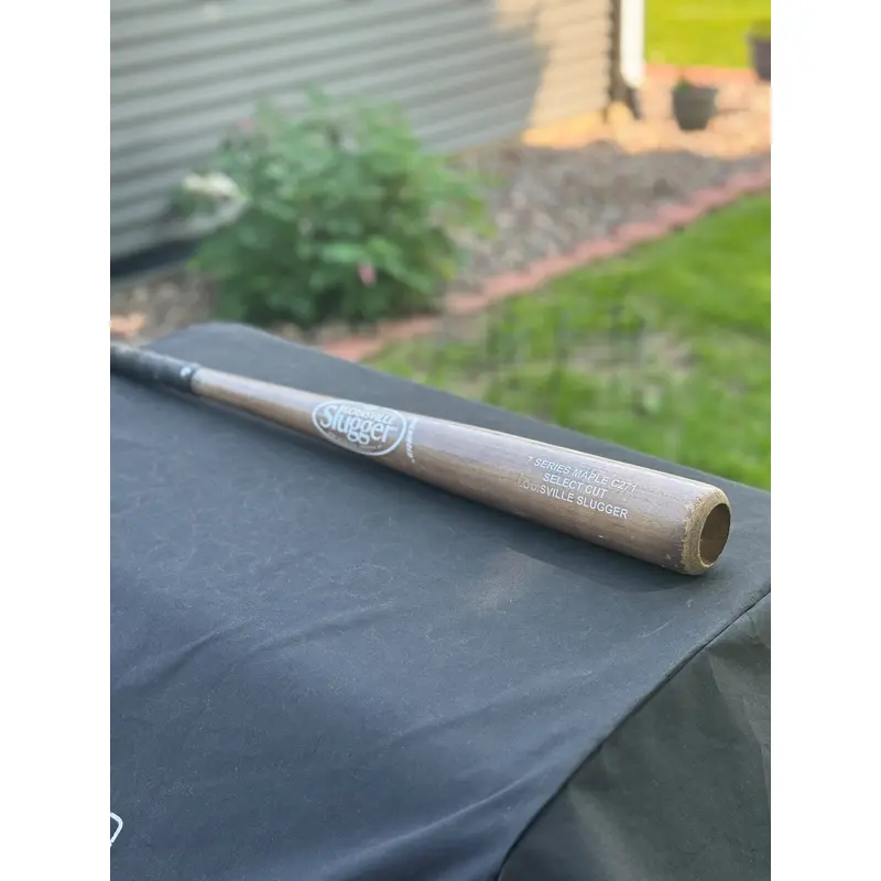 Louisville Slugger 7 Series Select C271 Bat (-3) Maple 29 oz 32" (Used)