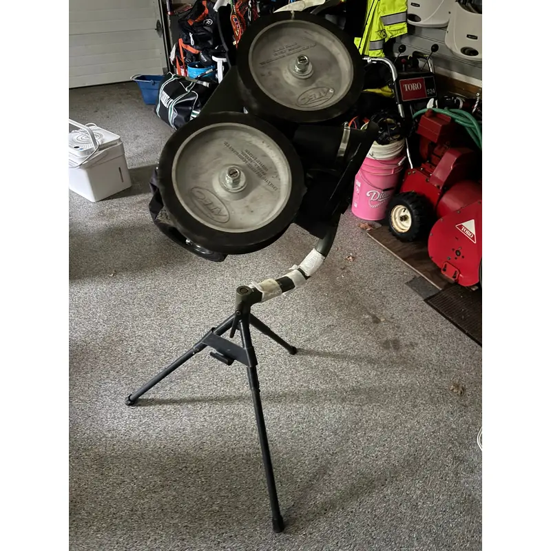 ATEC M2 Tripod Pitching Machine