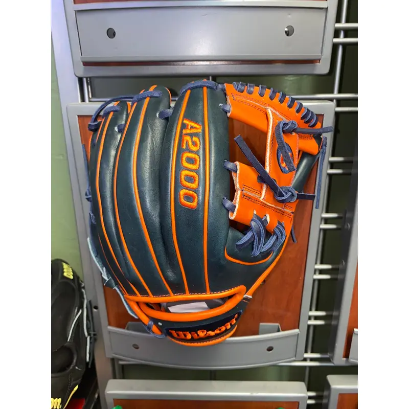 A2000 GOTM Jose Altuve 1786 11.5 New With Tags