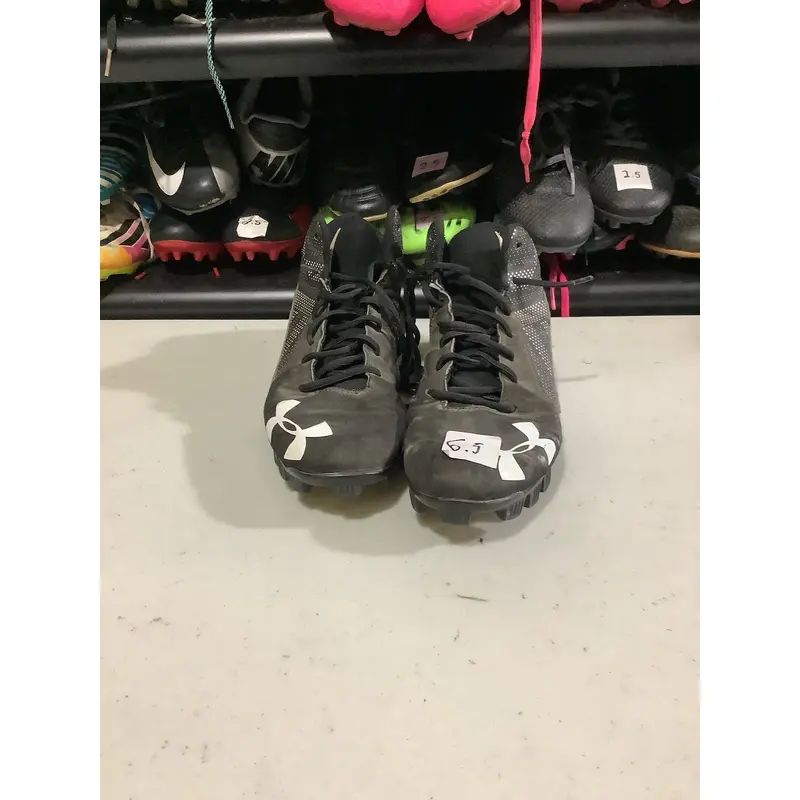 Used Under Armour Baseball Cleats Youth 06.5 Baseball And Softball Cleats