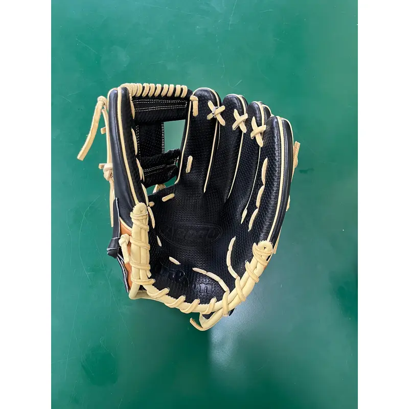 New Wilson A2000 Spin Control Right Hand Throw 11.75 Baseball Glove