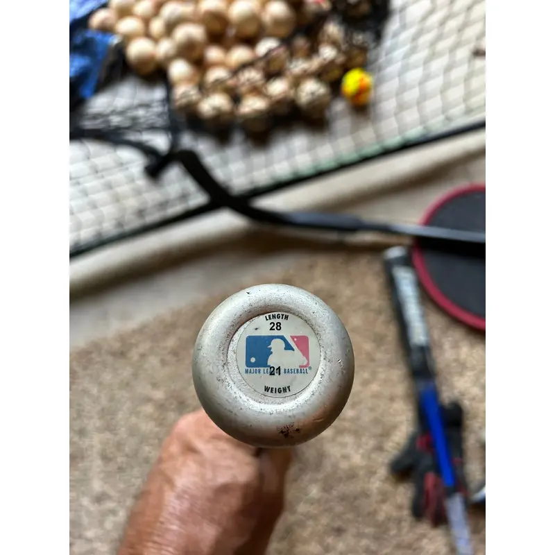 Used Louisville Slugger (-7) 21 oz 28" Bat