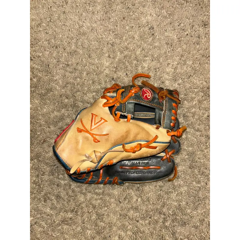 *COLLEGE ISSUE* UNIVERSITY OF VIRGINIA ISSUED BASEBALL GLOVE