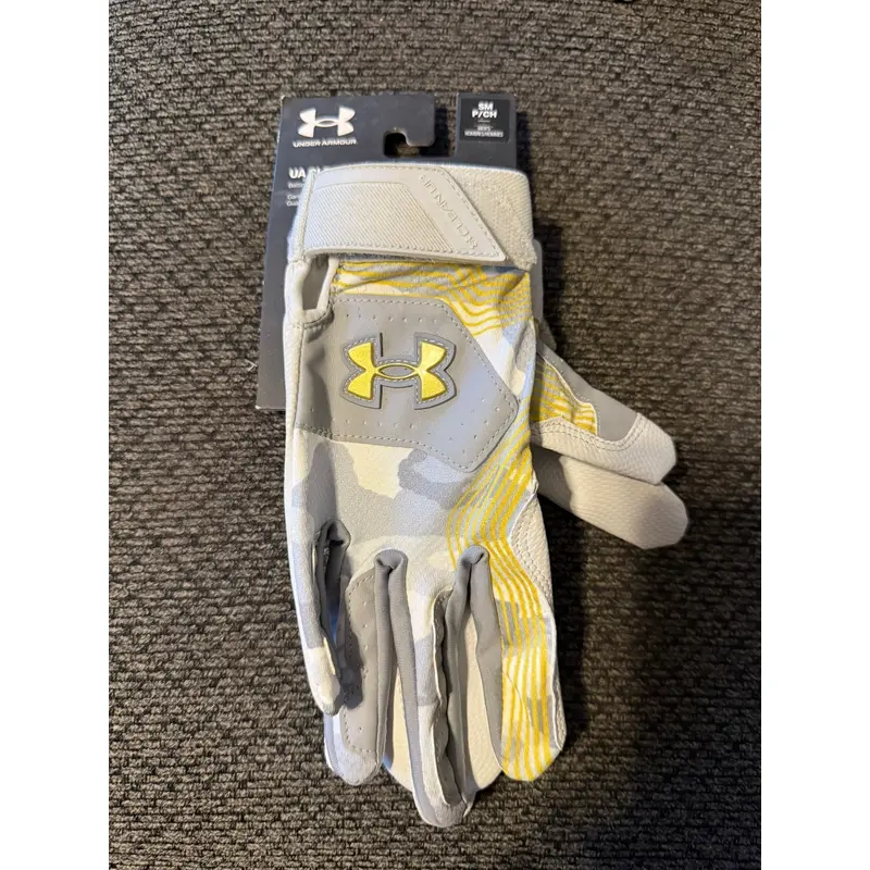 Medium Under Armour clean up Batting Gloves  (New)