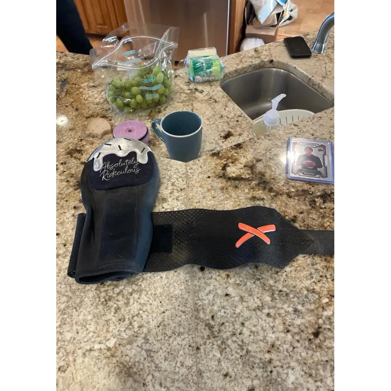 Aria Absolutely Ridiculous Sliding Mitt