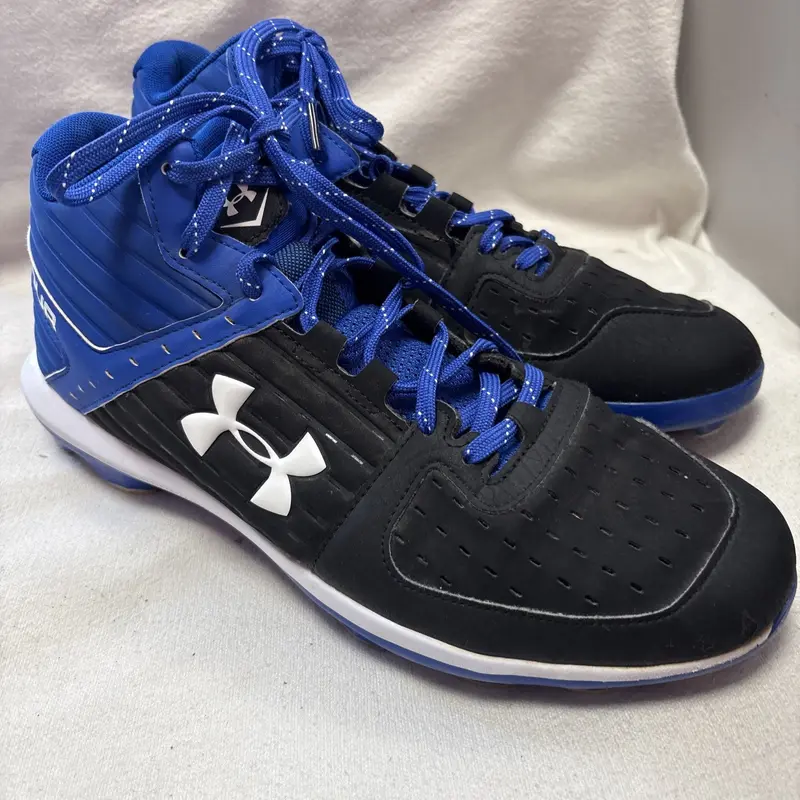 Mens Adult Size 11 Under Armour Baseball Cleats.
