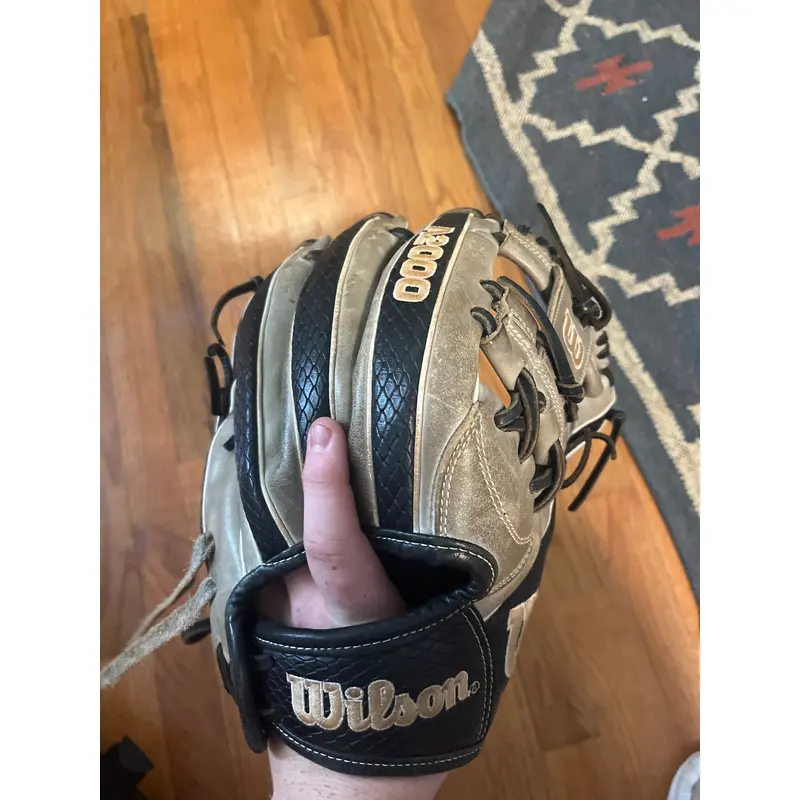 Wilson Right Hand Throw A2000 Baseball Glove 12" (Used)