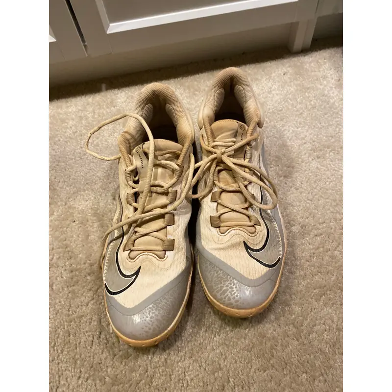 White Men's Size M 12.0 (W 13.0) Youth Nike Low Top Metal (Used)