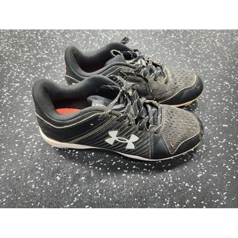 Used Under Armour LEADOFF BB/SB Cleats Black Senior 6.5 11849-S000030676