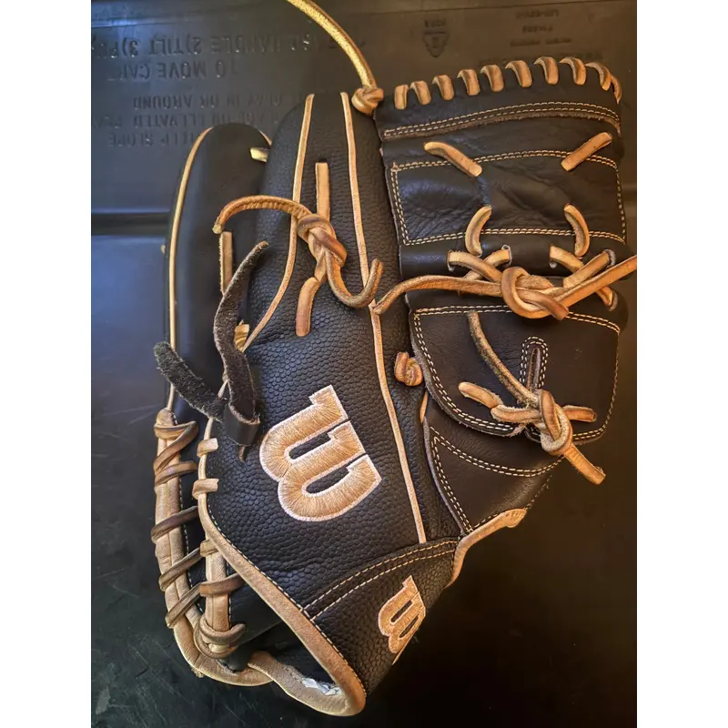 Wilson A2000 Superskin B2 LH Pitcher's Baseball Glove 12" (Used)